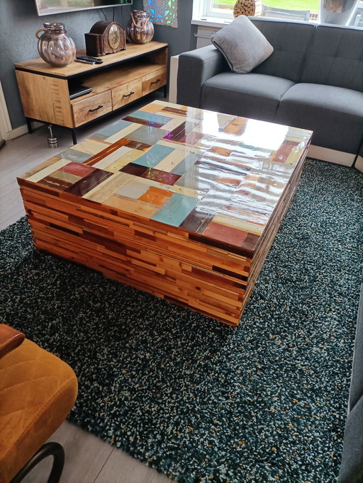 Dusign Dutch Design coffee table – 120×102 cm – Scratchwood top with resin topping (Piet Hein Eek style)
