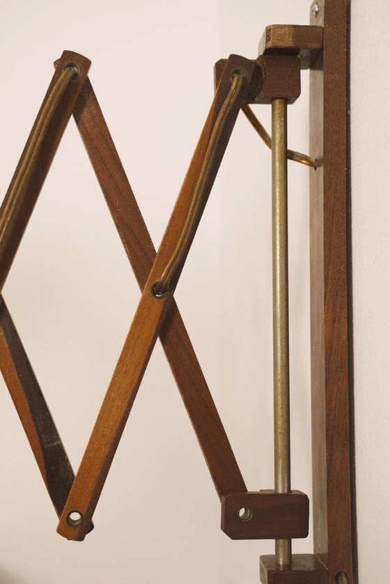 Image 1 of Wandlamp in schaarvorm uit het midden van de 20e eeuw, Scandinavische accordeonlamp, verstelbare houten wandlamp met stekker.