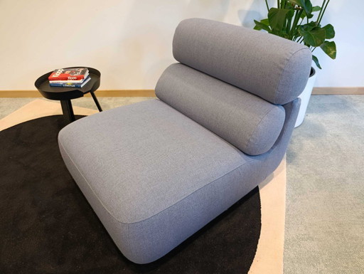 Tylko Sessel mit tiefem Armlehnenbezug aus blauer Wolle