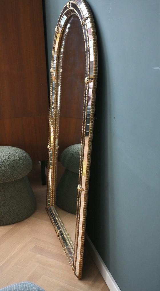 Image 1 of Grand miroir en mosaïque vénitienne