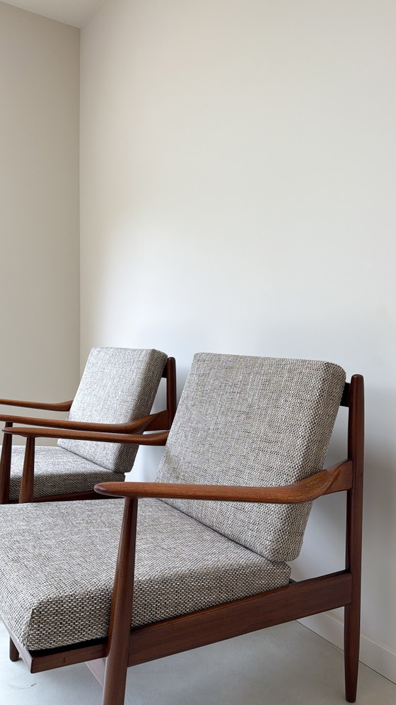 Image 1 of Twee Vintage Deense Teak Houten Fauteuils
