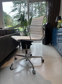 Vitra EA 117 bureaustoel hopsak 2020 ivory / grey
