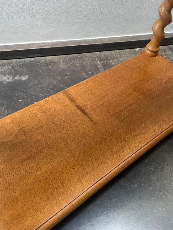 Image 1 of Estantería antigua de madera torneada