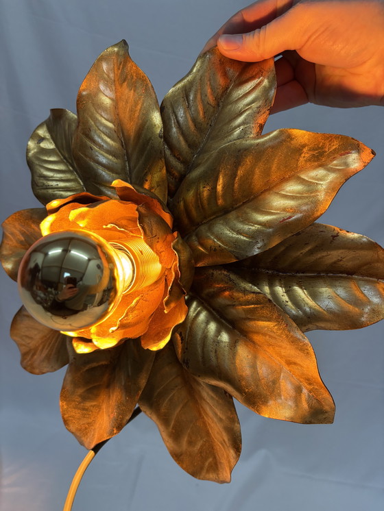 Image 1 of Applique murale vintage Hollywood Regency, fleur dorée