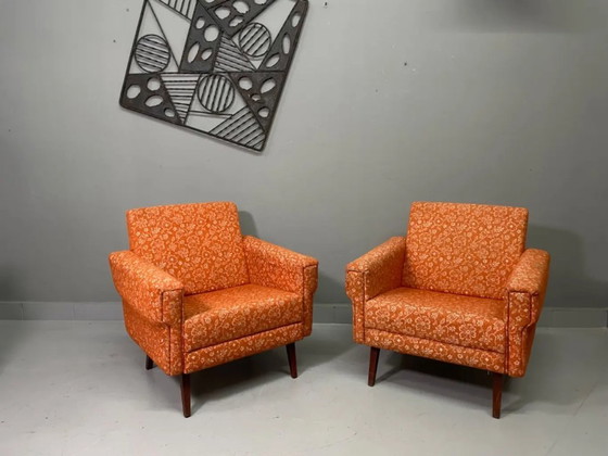 Image 1 of Een paar retro fauteuils, gestoffeerde loungestoelen uit het midden van de 20e eeuw, Tsjechisch/Centraal-Europees, midden 20e ee