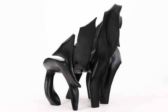 Image 1 of Fauteuil sculptural en bois noir carbonisé aux formes organiques par Logniture