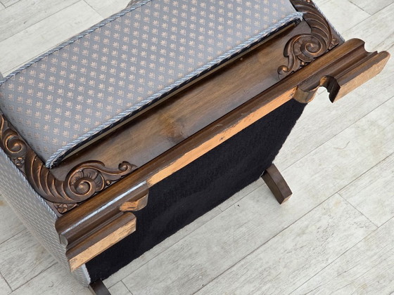 Image 1 of Deense fauteuil uit de jaren 50, meubelstof, gesneden eikenhout.