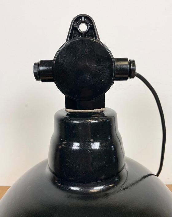 Image 1 of Schwarze Emaille-Fabrikleuchte aus Ostdeutschland von Lbd Veb Leuchtenbau Dresden, 1950er Jahre