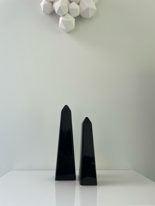 Ensemble de deux obélisques en céramique des années 1980, style Memphis