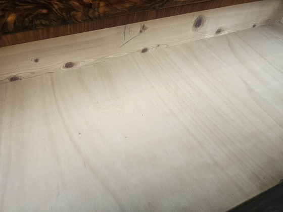 Image 1 of Art Decò chest of drawers in walnut and brass
