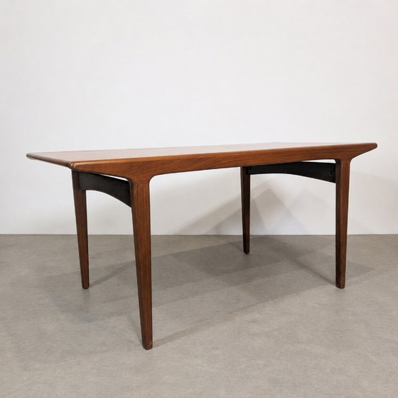 Image 1 of Table de salle à manger scandinave en teck de Johannes Andersen pour Uldum