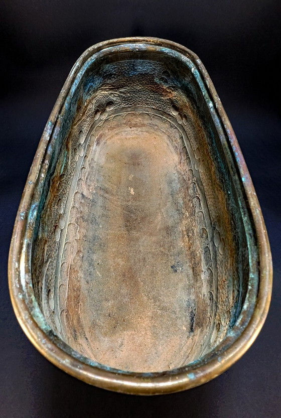 Macetero de latón antiguo – Decoración de hojas y cerezos repujados – c.1900 – Macetas, Brass (photo 7 of 11)