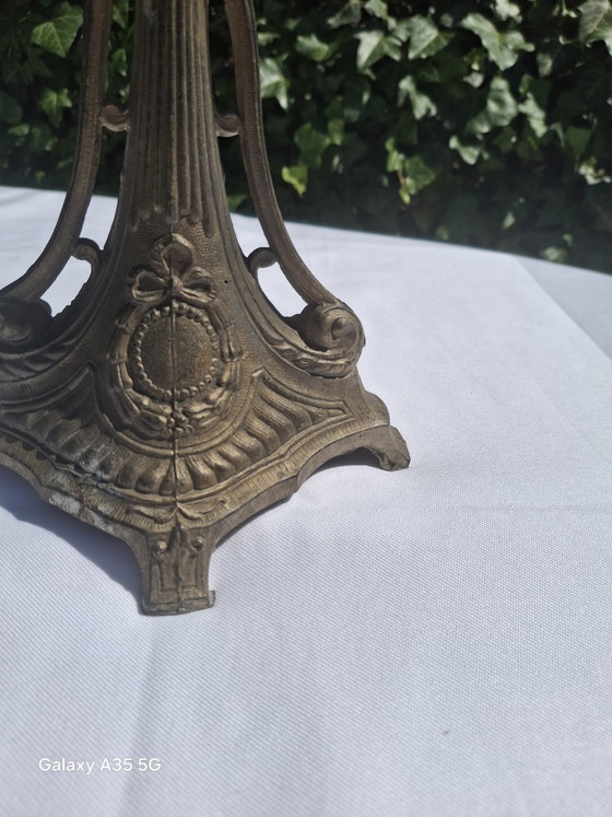 Image 1 of Schitterende art nouveau trompetvaas, ca. 47 cm – Boheems glas met metalen voet, circa 1900