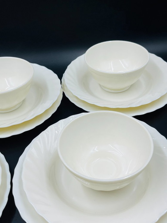 Image 1 of Service Table Vintage Arcopal Ivoire Trianon 18 Pièces