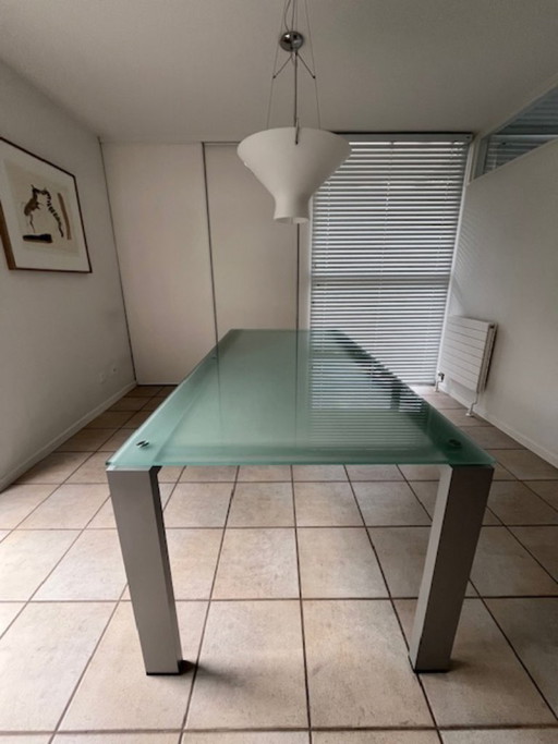 Mesa Arco Graphic con tablero de cristal mate y patas de aluminio lacado. – eettafels, rvs, Glass (photo 2 of 5)