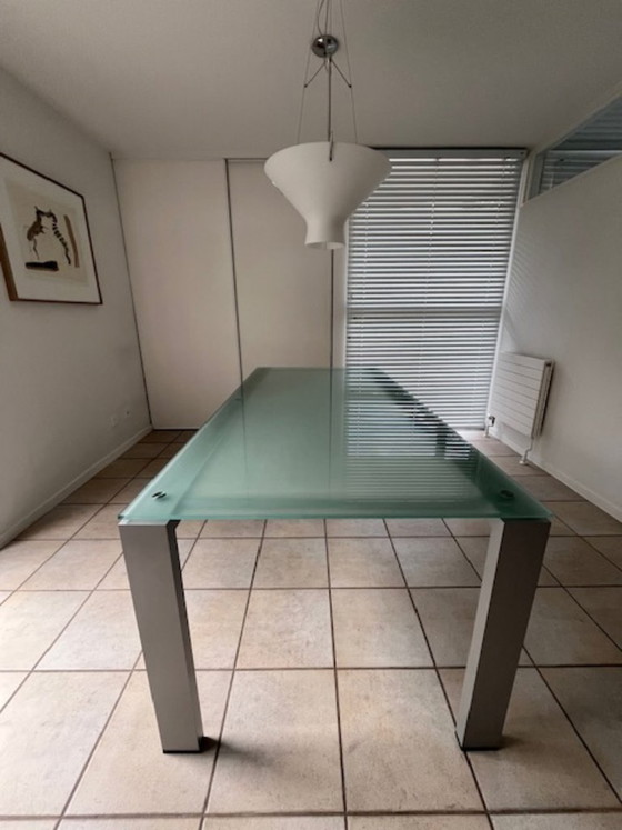Mesa Arco Graphic con tablero de cristal mate y patas de aluminio lacado. – Mesas de comedor, rvs, Glass (photo 2 of 5)
