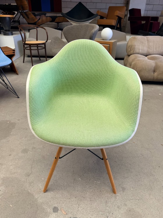Vitra Eames DAW fully upholstered – Dining chairs, Metal, Plastic (photo 4 of 10)