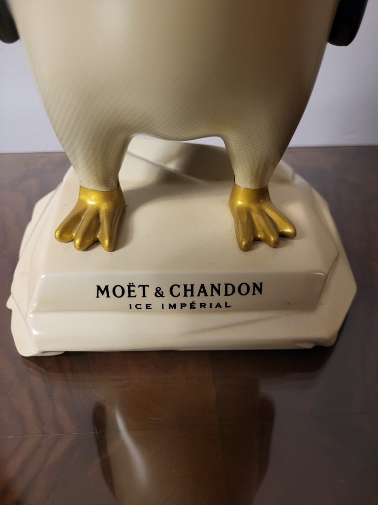 Original Moët & Chandon Ice Impérial penguin display | €400 | Whoppah