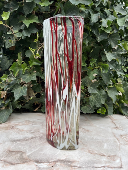 Jarrón antiguo de cristal de Murano rojo con detalles blancos estilo goteo