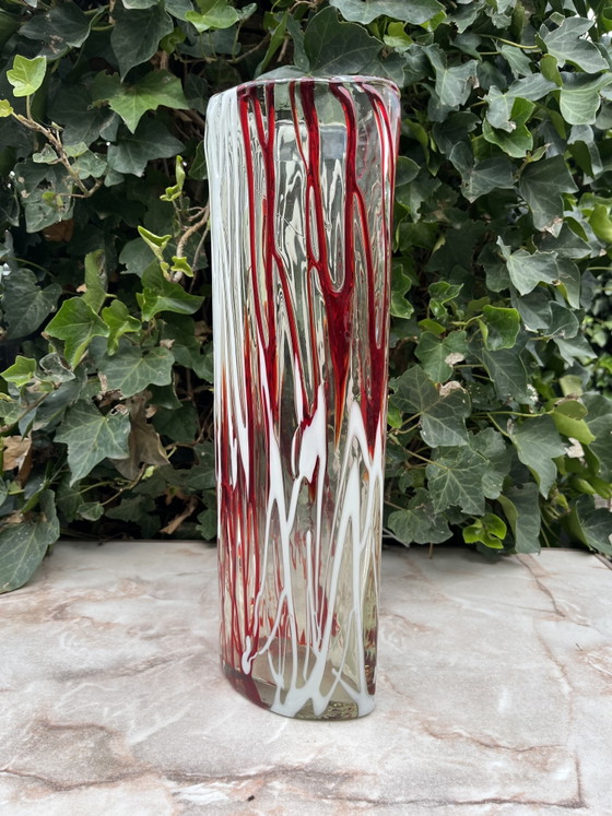 Image 1 of Jarrón antiguo de cristal de Murano rojo con detalles blancos estilo goteo