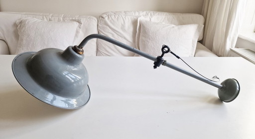 Lampe industrielle vintage rare – Hongrie, vers 1930-1950