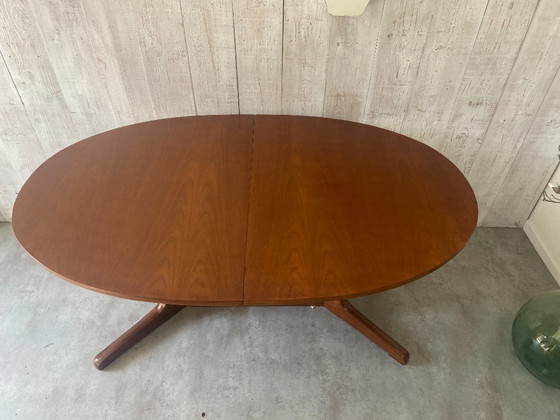 Image 1 of Extendable oval table 240cm (160cm)x 100cm