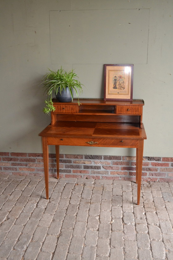 Image 1 of Antiker Nussbaum Holzschreibtisch, Schreibtisch, Pult