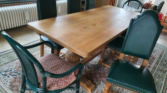 Image 1 of Table de salle à manger massive avec 6 chaises