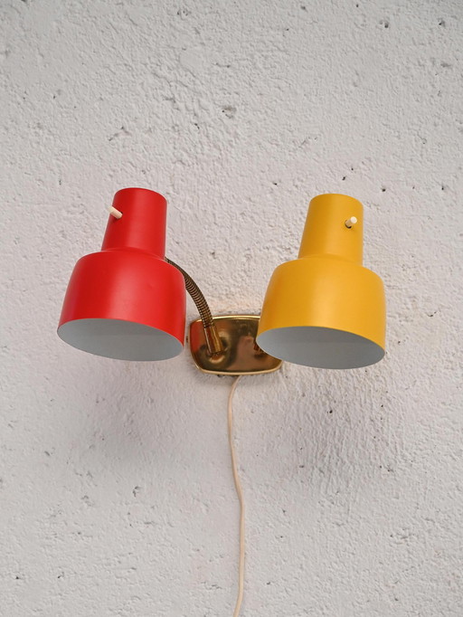 Lampe murale scandinave à deux bras en métal des années 1960
