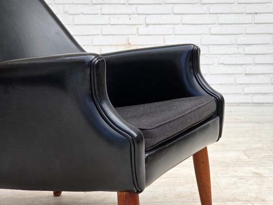 Image 1 of Anni '70, poltrona danese, similpelle, gambe in legno di teak.