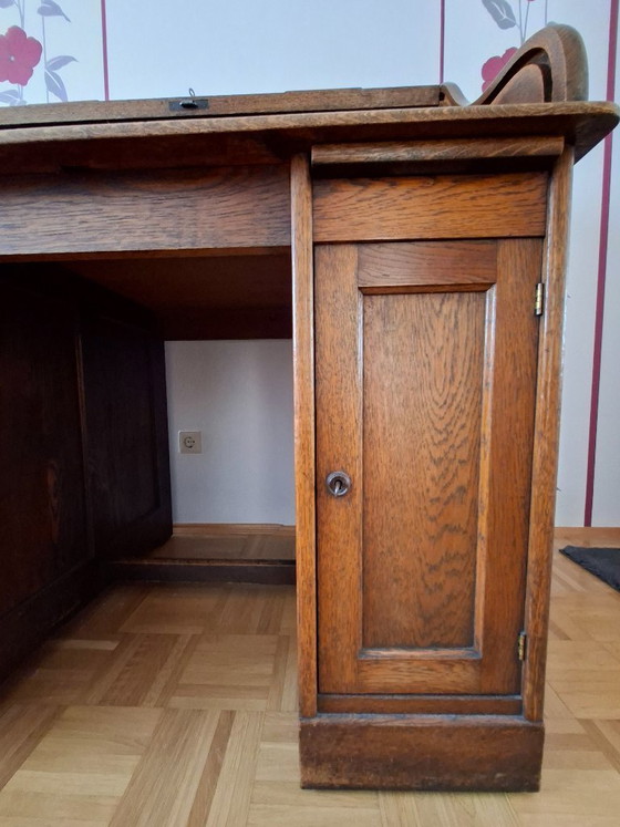 Image 1 of Scrivania antica in rovere con piano a rullo – completamente funzionale con chiave