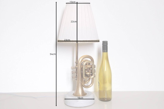 Lampada a tromba tascabile fatta a mano con base in cemento – Lampade da tavolo, Textile (photo 14 of 14)