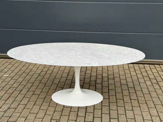 Image 1 of Originele ovale Knoll Tulip eettafel (198cm) Carrara marmer