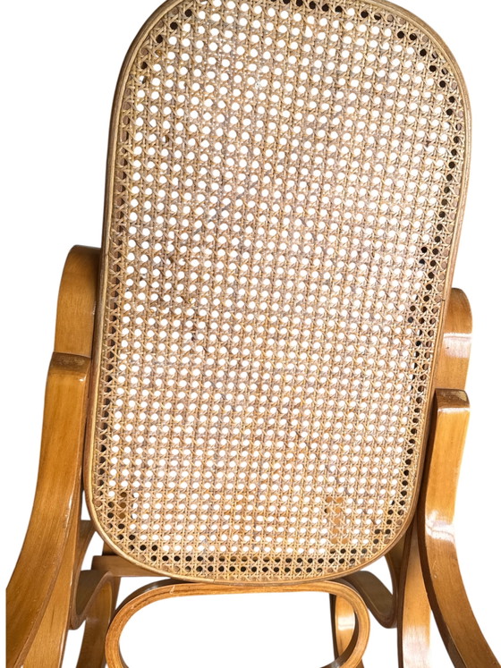 Image 1 of Vintage Thonet-stijl gebogen houten schommelstoel – ca. 1970