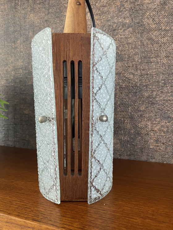 Image 1 of Lampe suspendue design scandinave des années 1960 en teck et verre gaufré