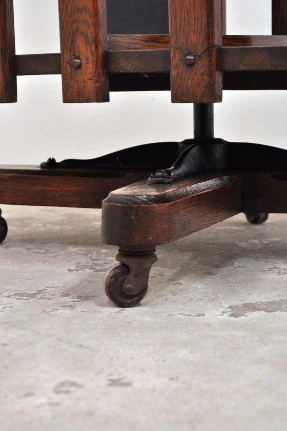 Image 1 of Antiguo molino de libros de roble con bandeja adicional, década de 1880