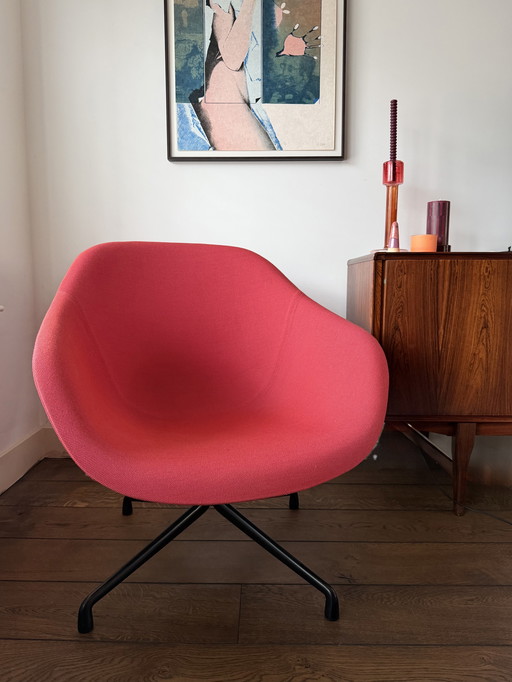 Hay à propos d'un fauteuil Aal 81