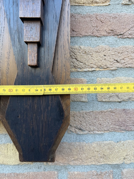 Image 1 of Porte-manteau de l'école d'Amsterdam | vers 1920 | Chêne massif | Une pièce qui attire tous les regards