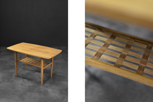 Table basse scandinave vintage en bois de cerisier avec étagère tissée, Mid Century Modern, 1960s