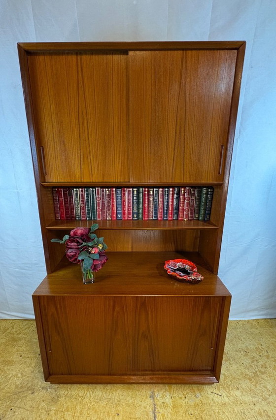 Image 1 of Mid Century Retro Teak Wall Unit / Bookcase by Poul Hundevad (1960s)  A fantastic and stylish mid century modern teak wall unit 