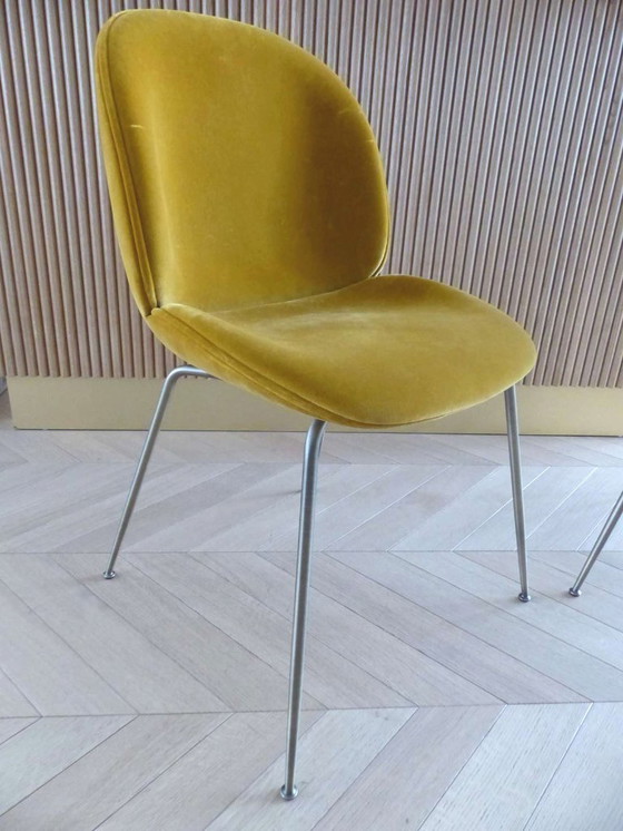 Image 1 of Set aus 8 „Beetle Dining Chair“-Stühlen in Samt von GUBI, Design Stine Gam & Enrico Fratesi
