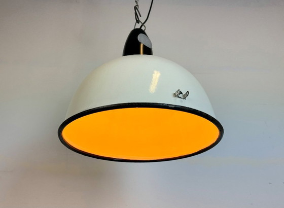 Image 1 of Lampada a sospensione smaltata bianca industriale sovietica, anni '60