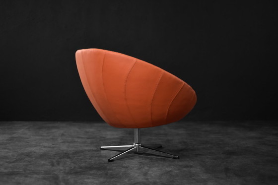 Image 1 of Fauteuil pivotant orange de style scandinave moderne vintage des années 1960