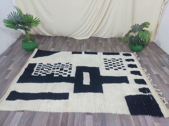 Image 1 of Alfombra bereber hecha a mano en lana tradicional blanca y negra, tamaño 150/250 cm.
