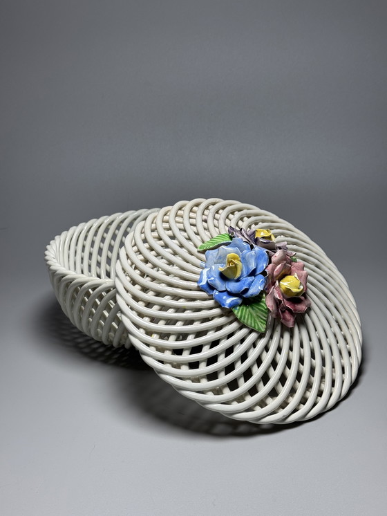 Image 1 of Grande cestino vintage in maiolica italiana con coperchio floreale