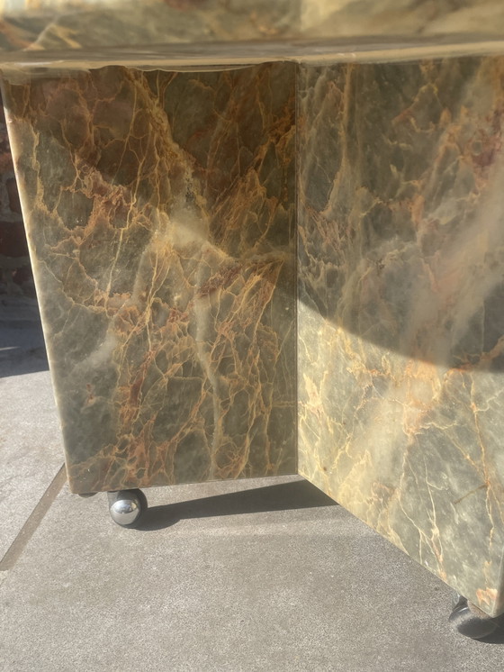 Image 1 of Set van 2 Marmer / Natuursteen Bijzettafels op Wielen