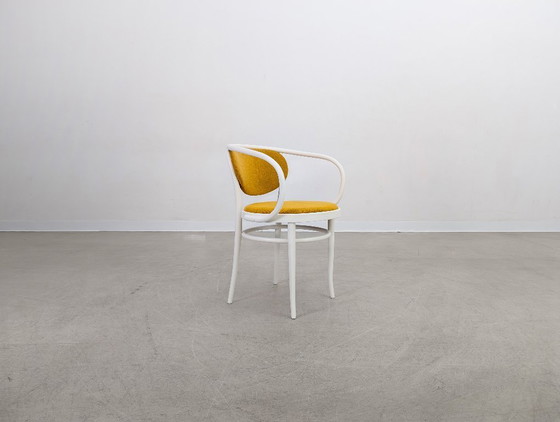 Image 1 of Set van 7 Thonet stoelen 210 P gebogen hout jaren 60 geel designklassieker