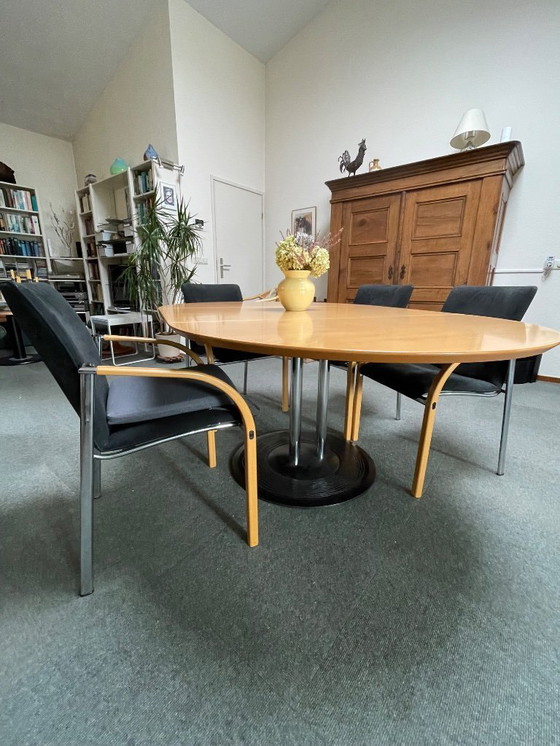 Image 1 of Leolux Trias table with 4 Cimaronne chairs