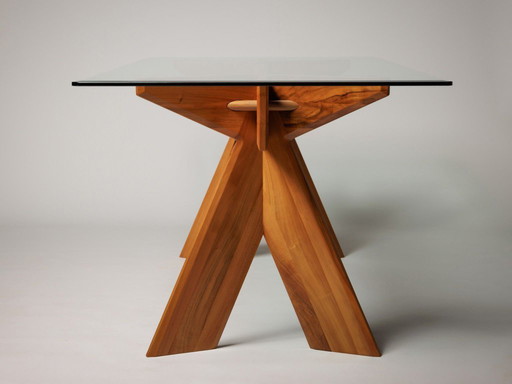 Dinning table in Walnut, Italy 80's