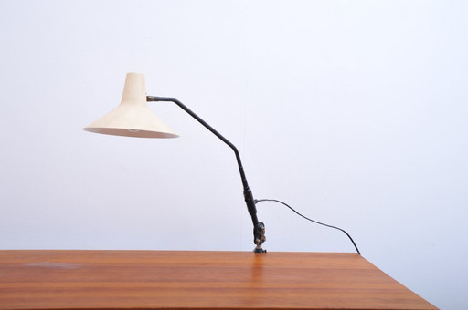 Lampe à pince avec bras noir et abat-jour beige craquelé (1950s)